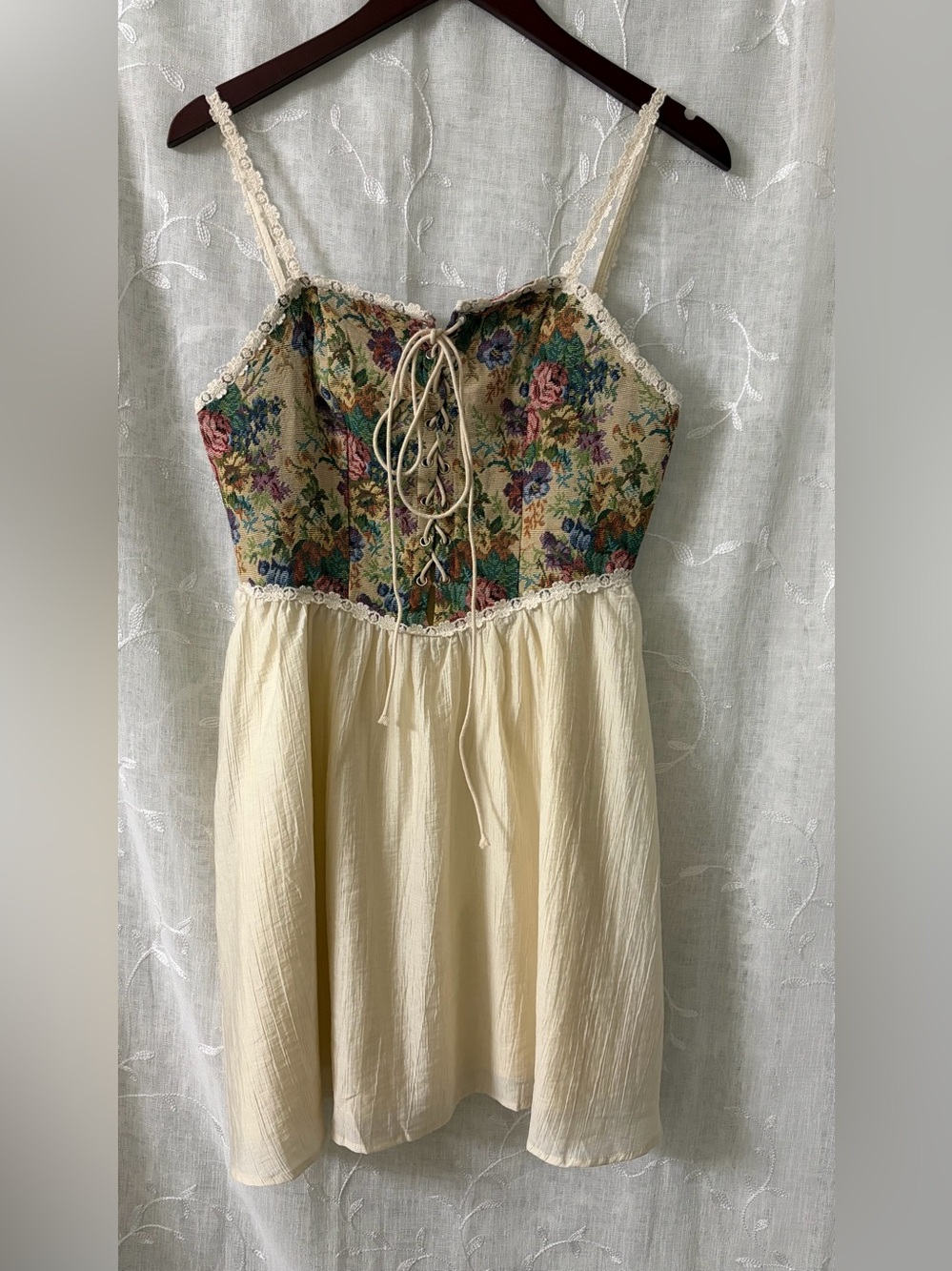 Omonsim Cream Lace-Trim Midi Dress with Floral Tapestry Bodice Medium